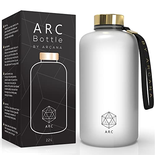 زجاجة مياه ARCANA Arc مع محدد الوقت - زجاجات مياه تحفيزية مع أوقات للشرب - بلاستيك مصنفر خالٍ من BPA - صالة رياضية ، رياضية ، في الهواء الطلق (74 أونصة ، شفافة) زجاجة مياه ARCANA Arc مع محدد الوقت - زجاجات مياه تحفيزية مع أوقات للشرب - بلاستيك مصنفر خالٍ من BPA - صالة رياضية ، رياضية ، في الهواء الطلق (74 أونصة ، شفافة)