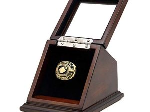 AKATTAK Championship Ring Display Case Box صندوق من الخشب الحقيقي وغطاء زجاجي بإطار | حامل مفرد فتحة واحدة | هدية لعشاق الرياضة