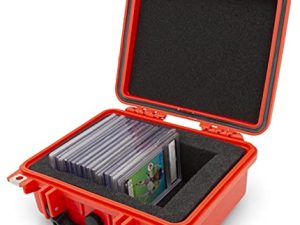صندوق تخزين بطاقات متدرج من CASEMATIX متوافق مع 22 BGS 35 One Touch 29 PSA بطاقات رياضية متدرجة ، محمل علوي للأكياس ، حافظة عرض بطاقة متدرجة مقاومة للماء مع حافظة بطاقات قابلة للتخصيص من الإسفنج والقفل