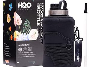 كبسولة H2O بسعة 2.2 لتر ، زجاجة ماء بفوهة واسعة نصف جالون مع حقيبة تخزين ومصاصة قابلة للإزالة - إبريق لتعقب الترطيب مع قياسات محددة - مقاومة للكسر خالية من مادة BPA ، أسود نفاث
